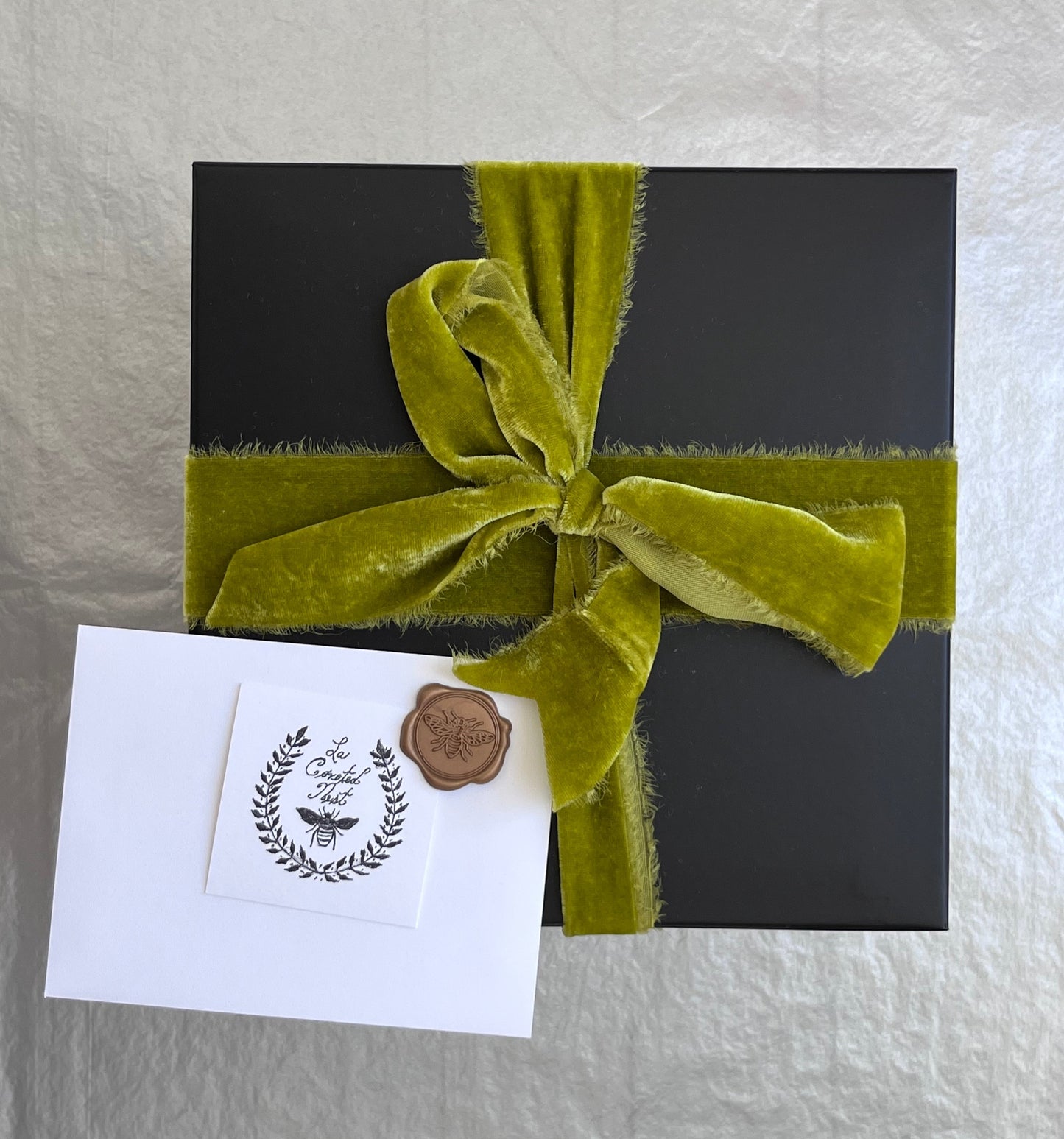 La Coveted Nest Custom Gift Wrap: Black or White Box