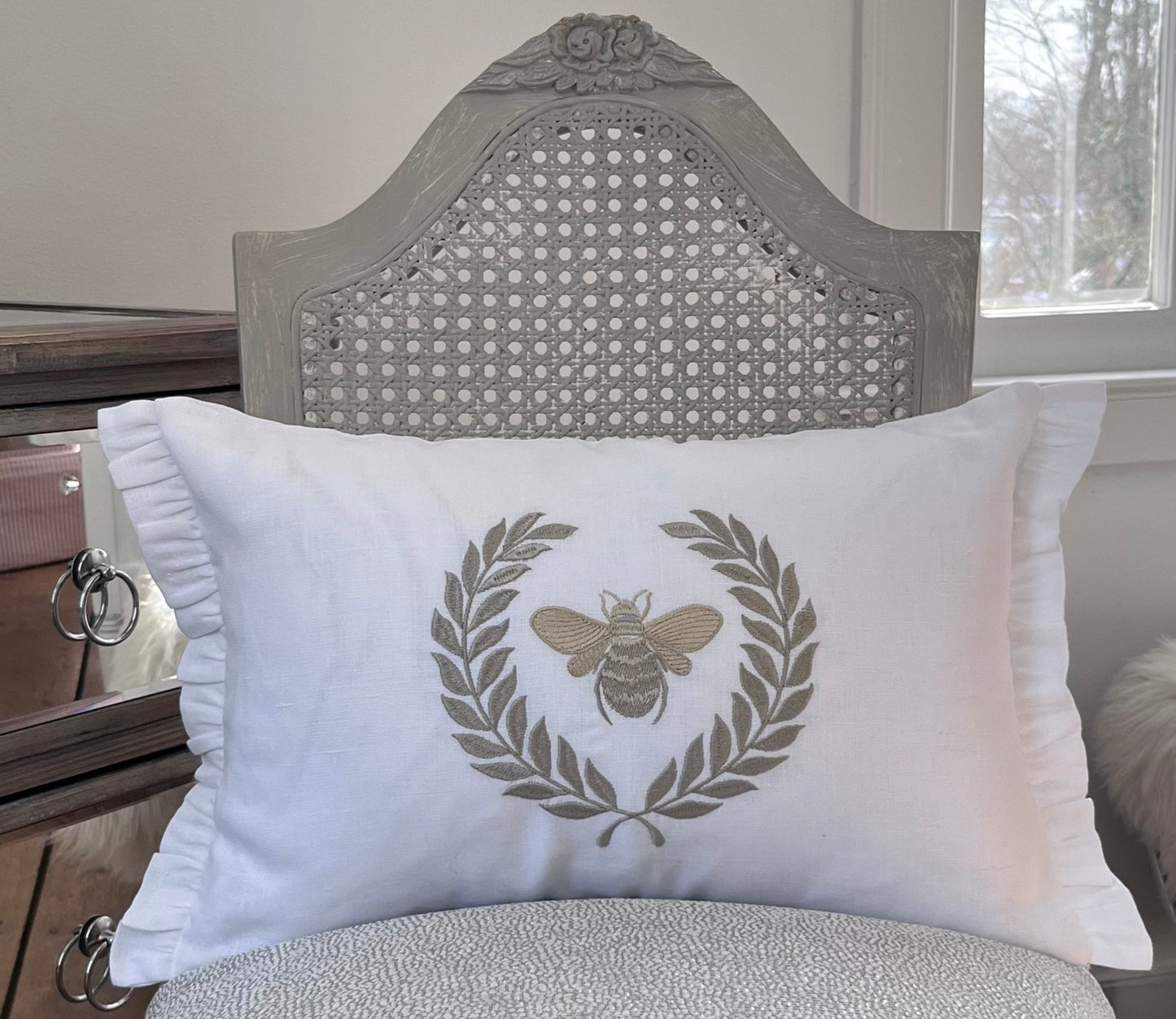 French Bee Décor Pillow - White Linen