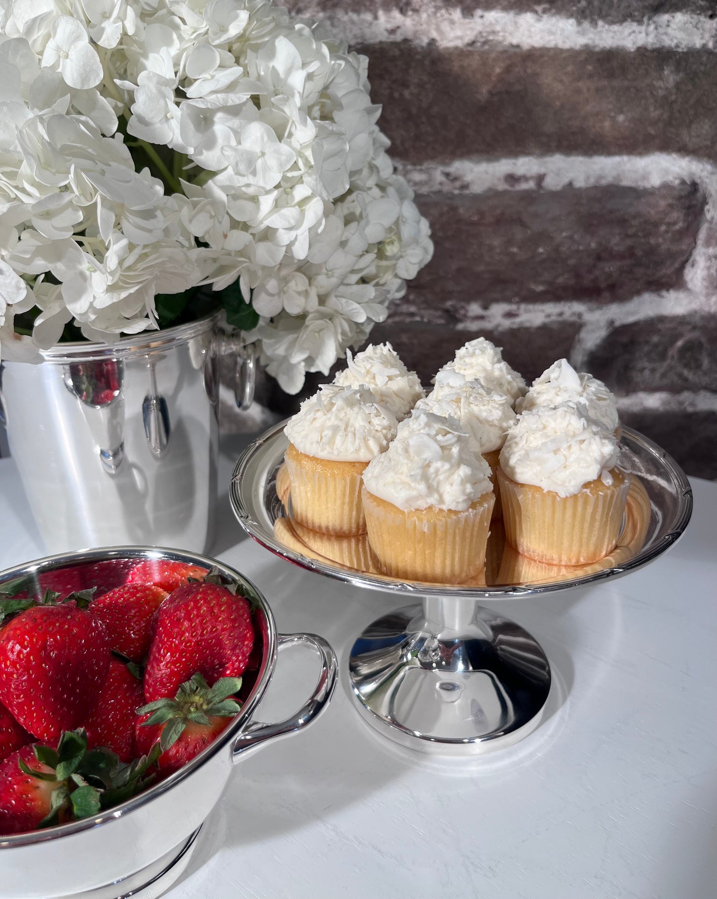 Hôtel Silver - Vintage Ribbon & Reed Pedestal Cake Stand